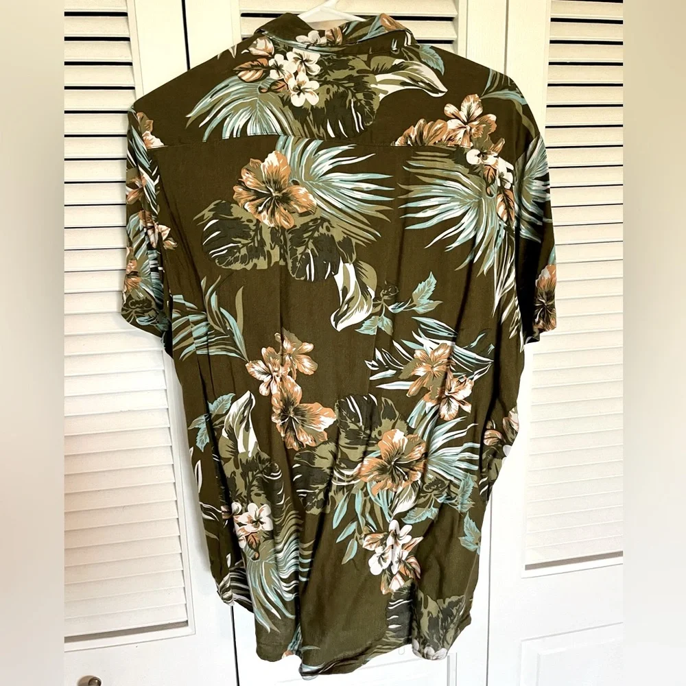 Denim & Flower Short Sleeve ButtonUp Shirt - Picture 2 of 4